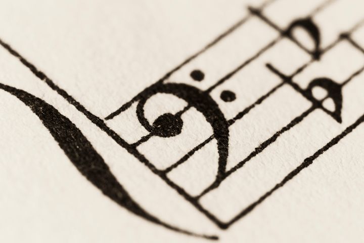 imagen de Clave de Fa: su papel en la notación y composición musical